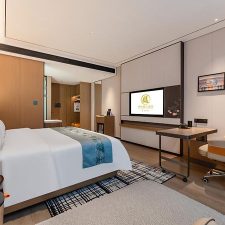 Liang Fan Holiday Inn Guangzhou Bagian luar foto