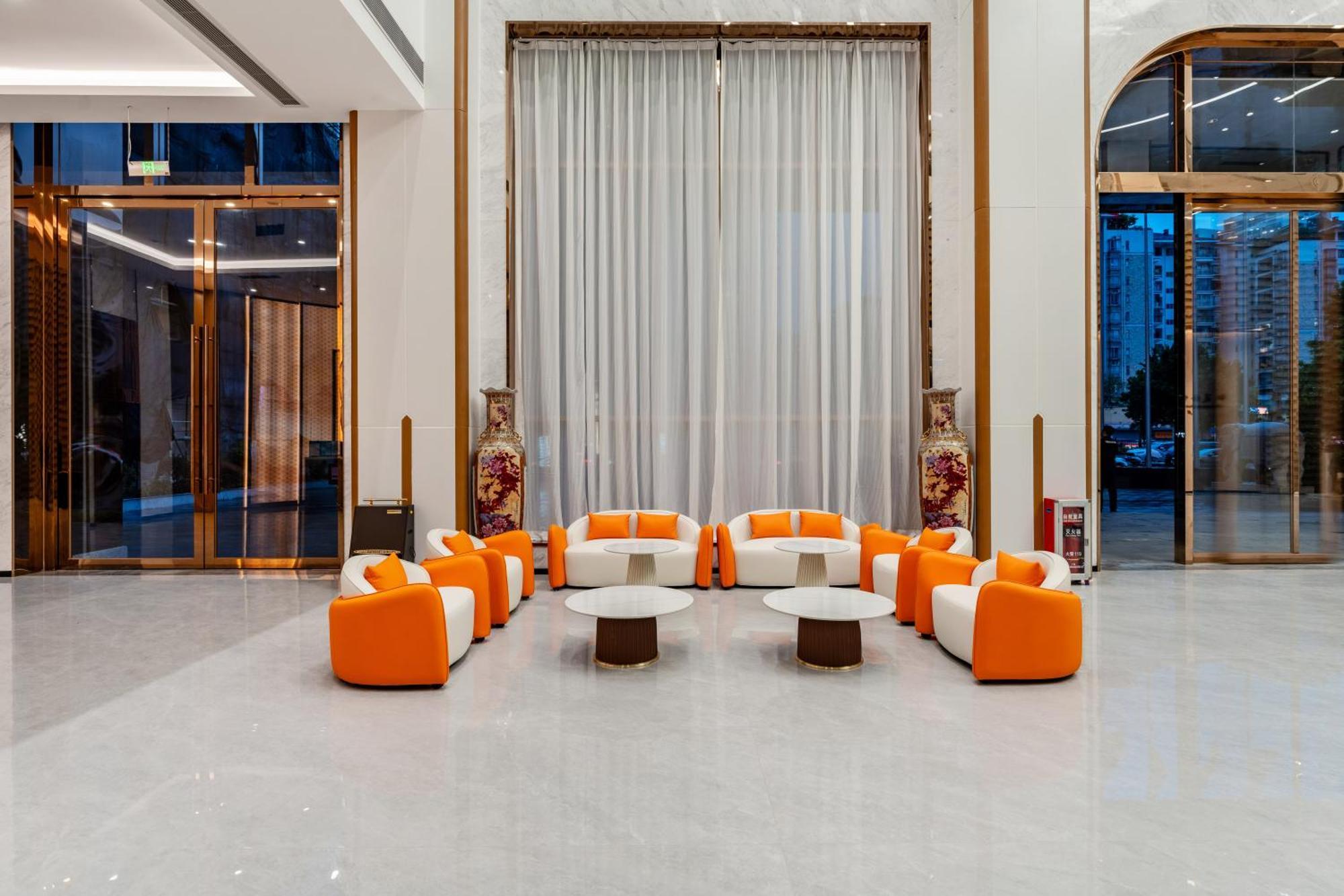Liang Fan Holiday Inn Guangzhou Bagian luar foto