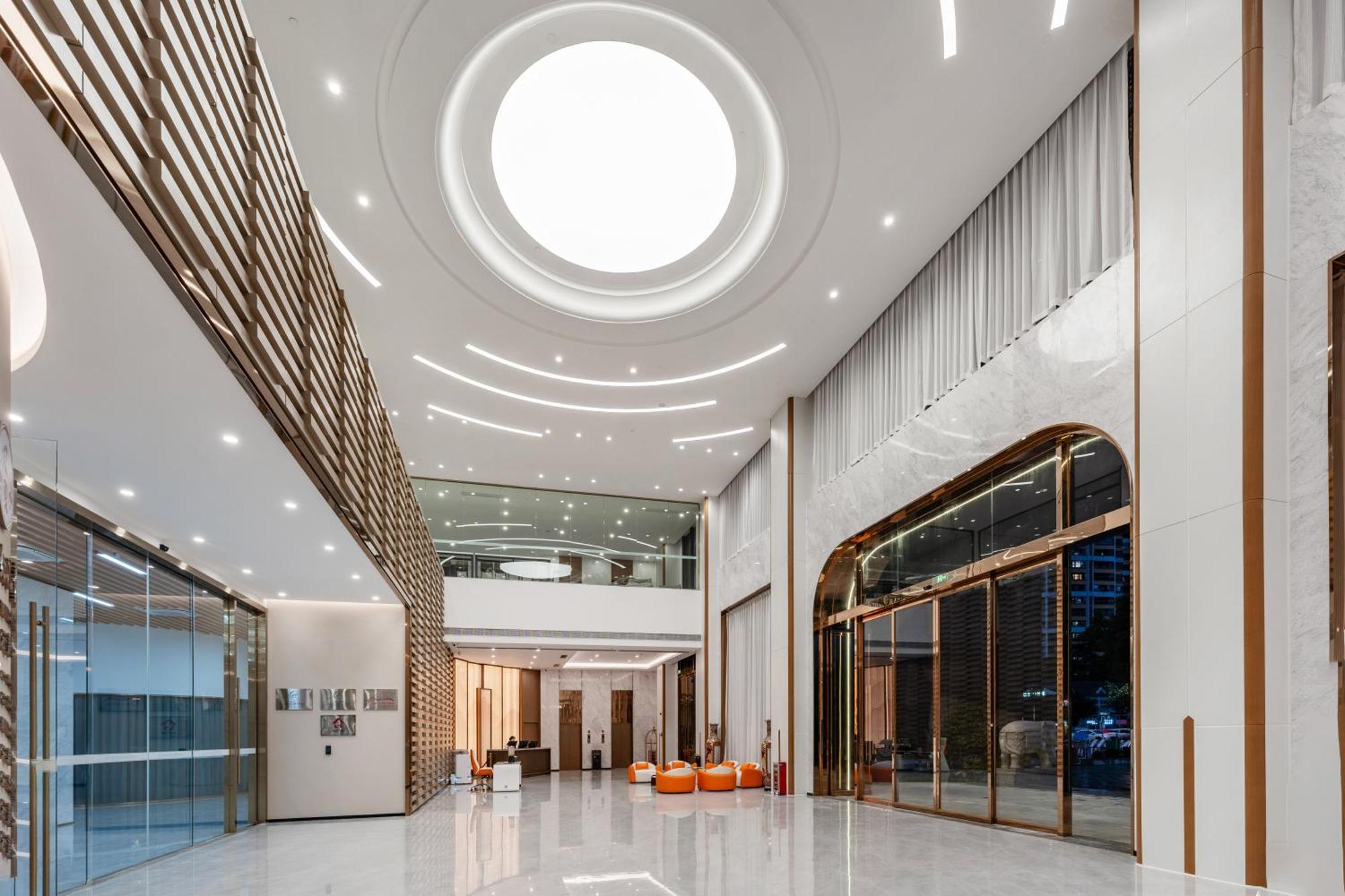 Liang Fan Holiday Inn Guangzhou Bagian luar foto