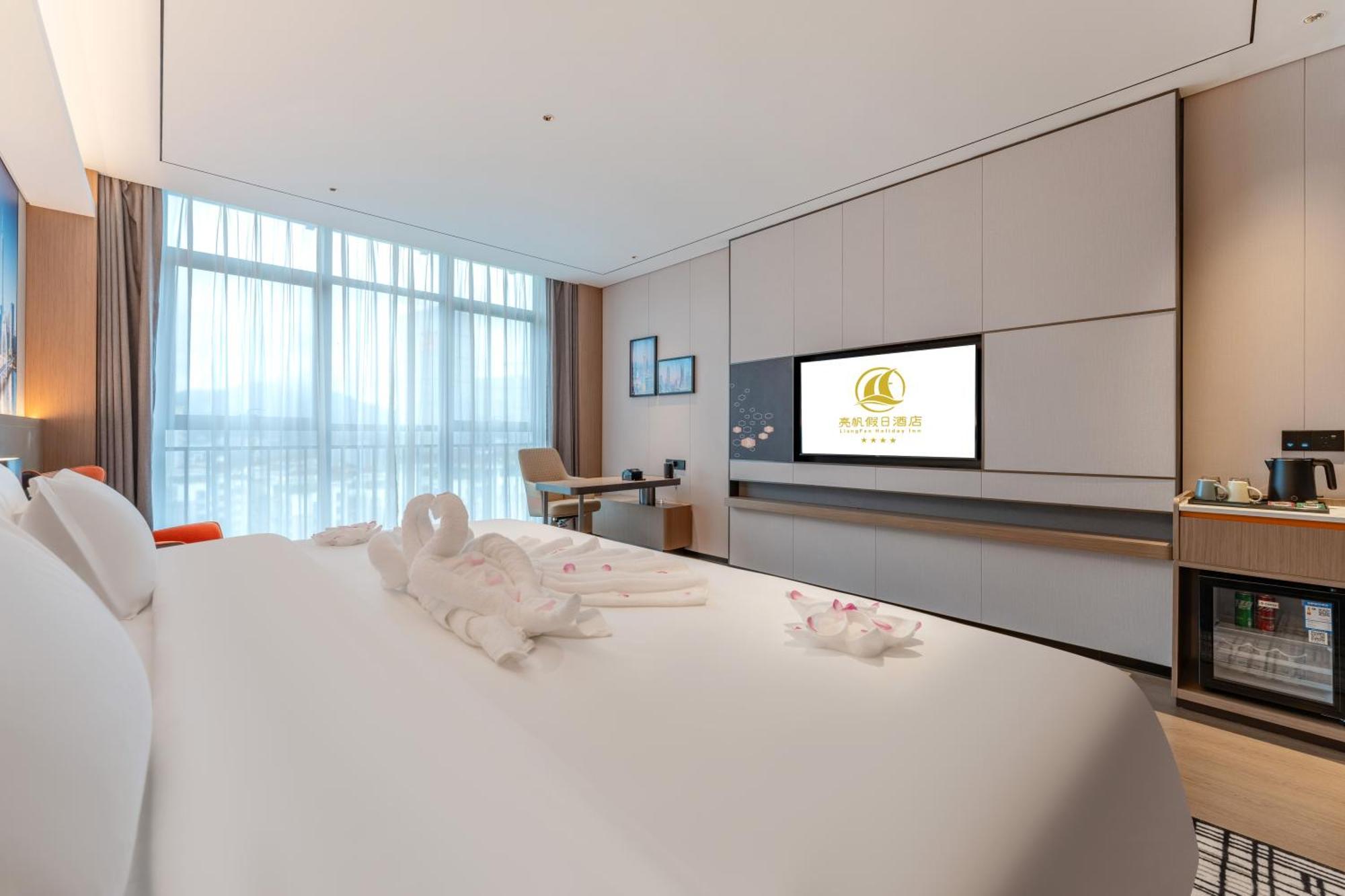 Liang Fan Holiday Inn Guangzhou Bagian luar foto