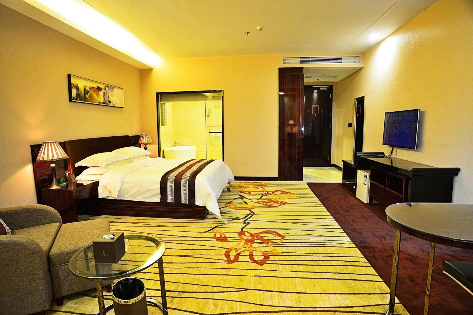 Liang Fan Holiday Inn Guangzhou Bagian luar foto