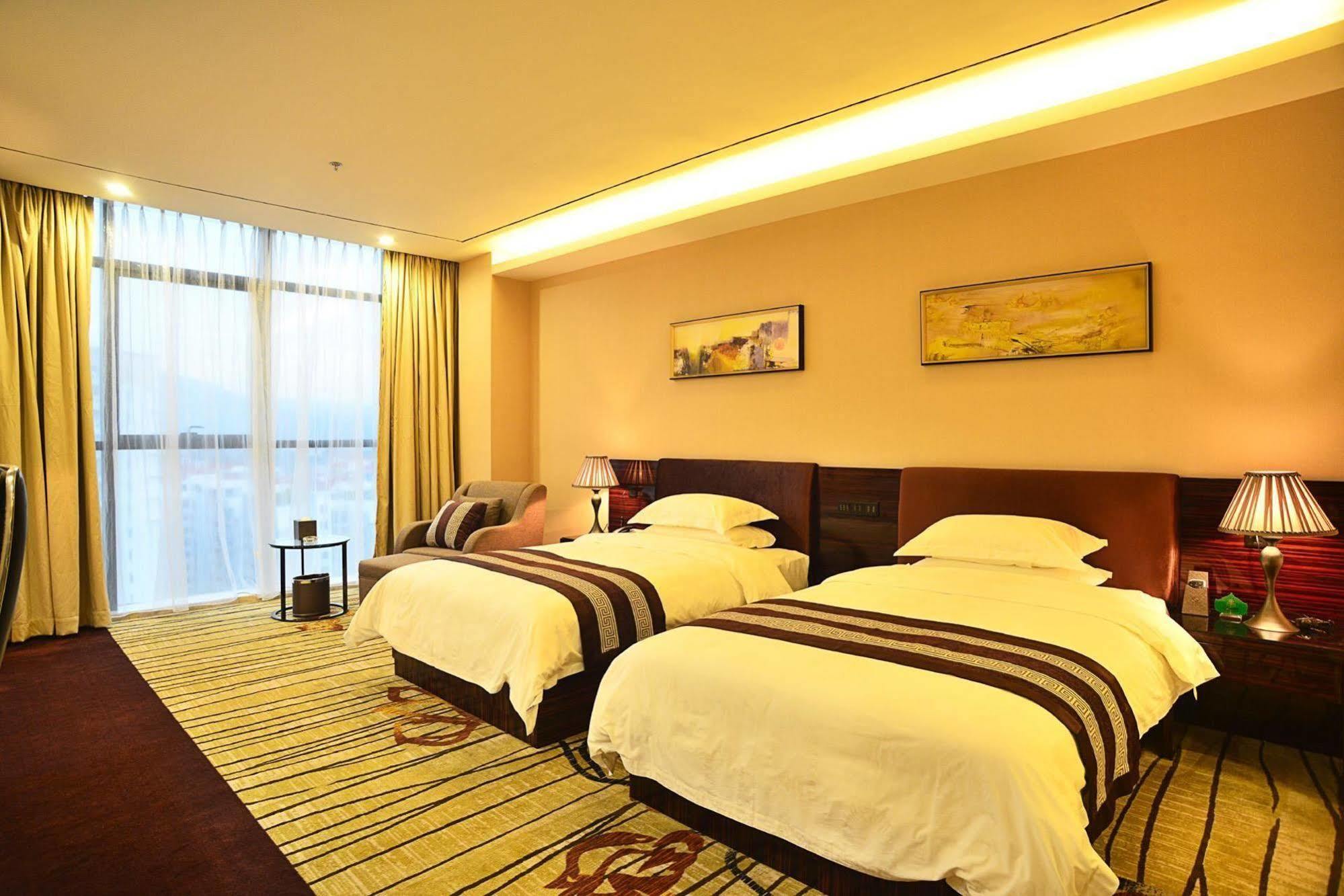 Liang Fan Holiday Inn Guangzhou Bagian luar foto